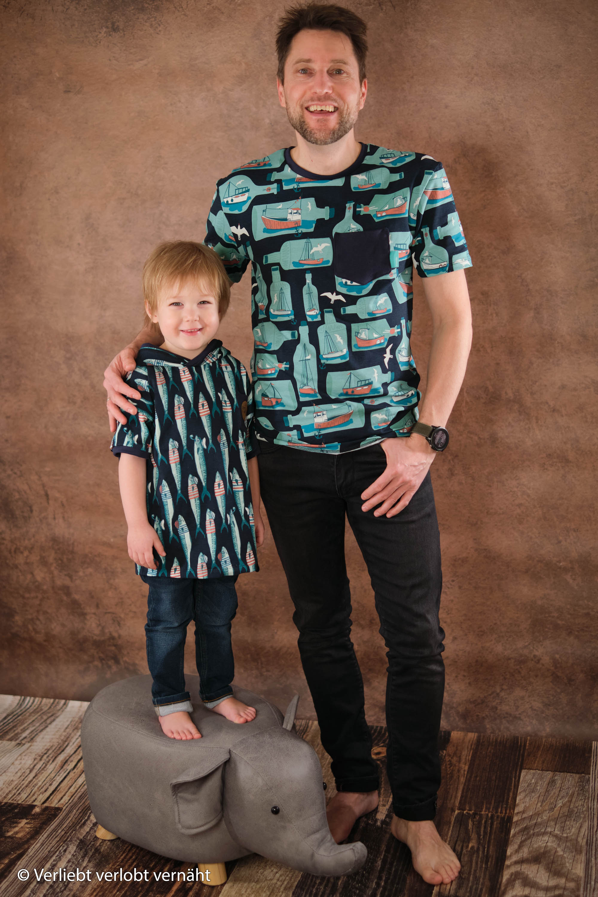 Trikotaaž Los Marineros Bottles by Bienvenido Colorido