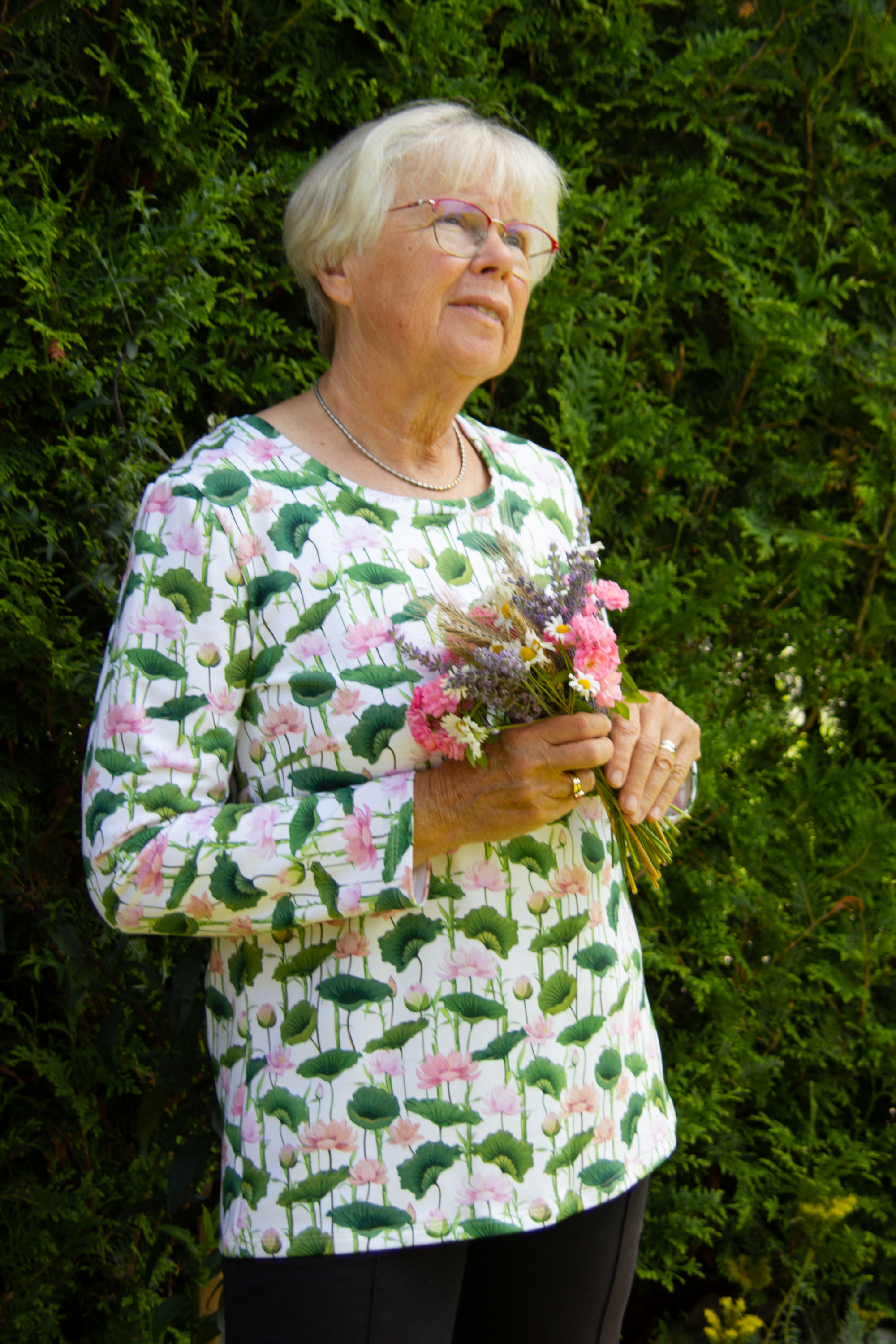 Modaaldressikangas Lotus white