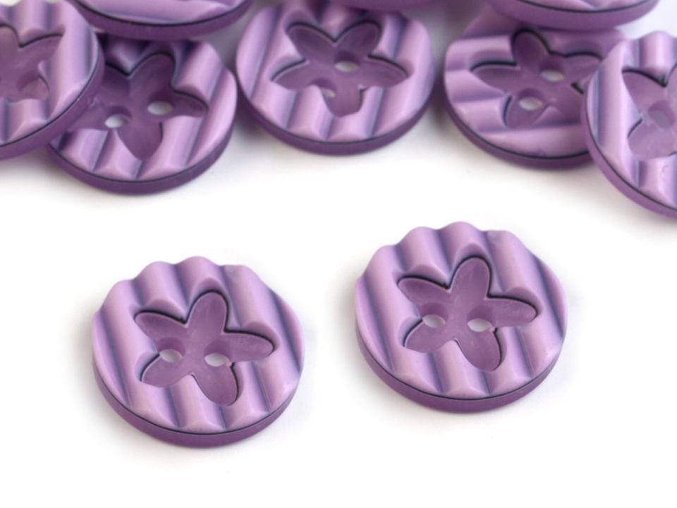 Nööp triipude ja lillega 15 mm, erin.värvid