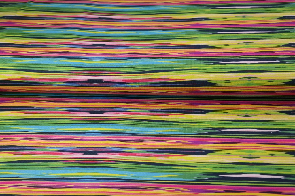 Õhuke dressikangas kirju triibuline