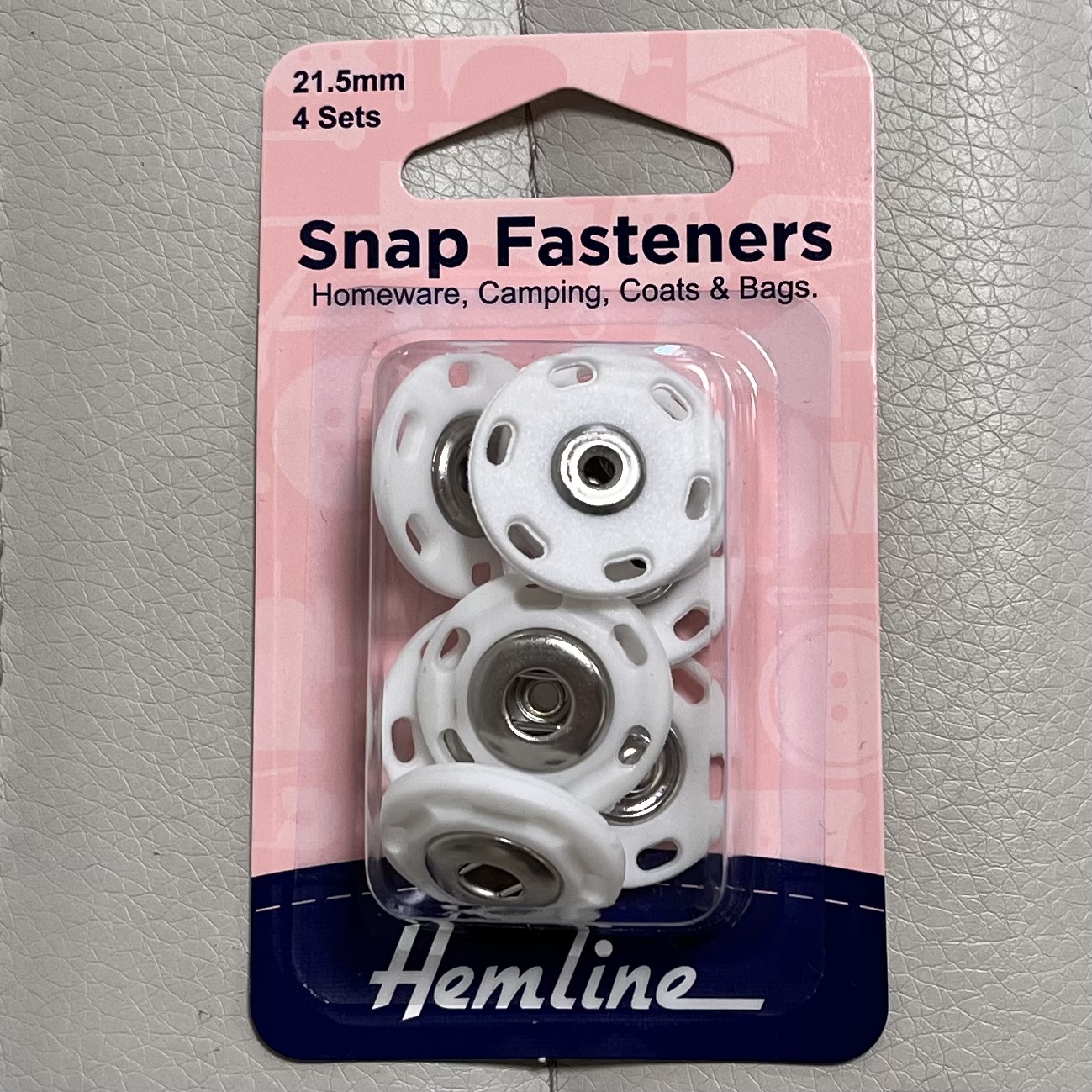 Hemline õmmeldavad trukid 21,5 mm valge plastäärega