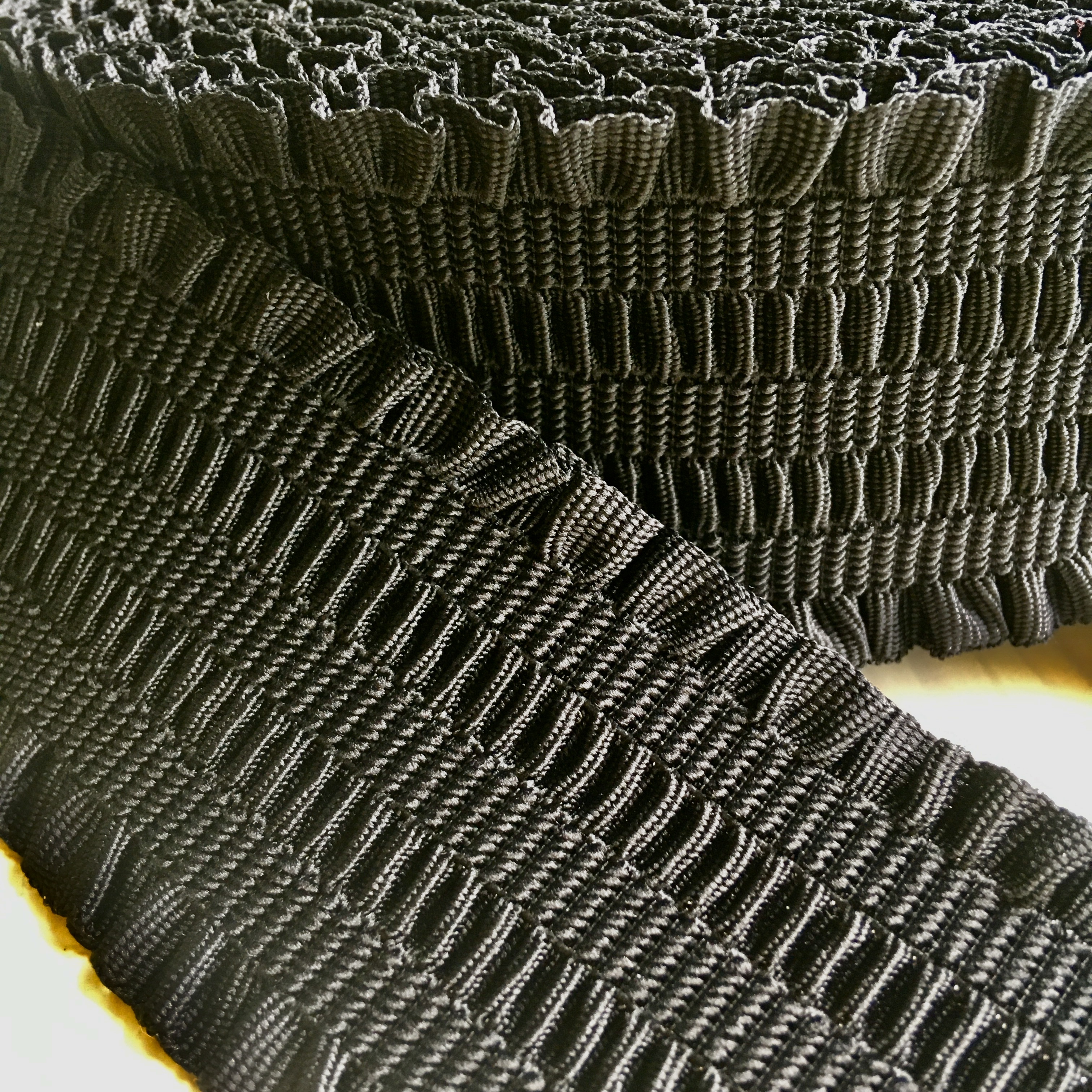 Kummipael Ruffle, must 6 cm