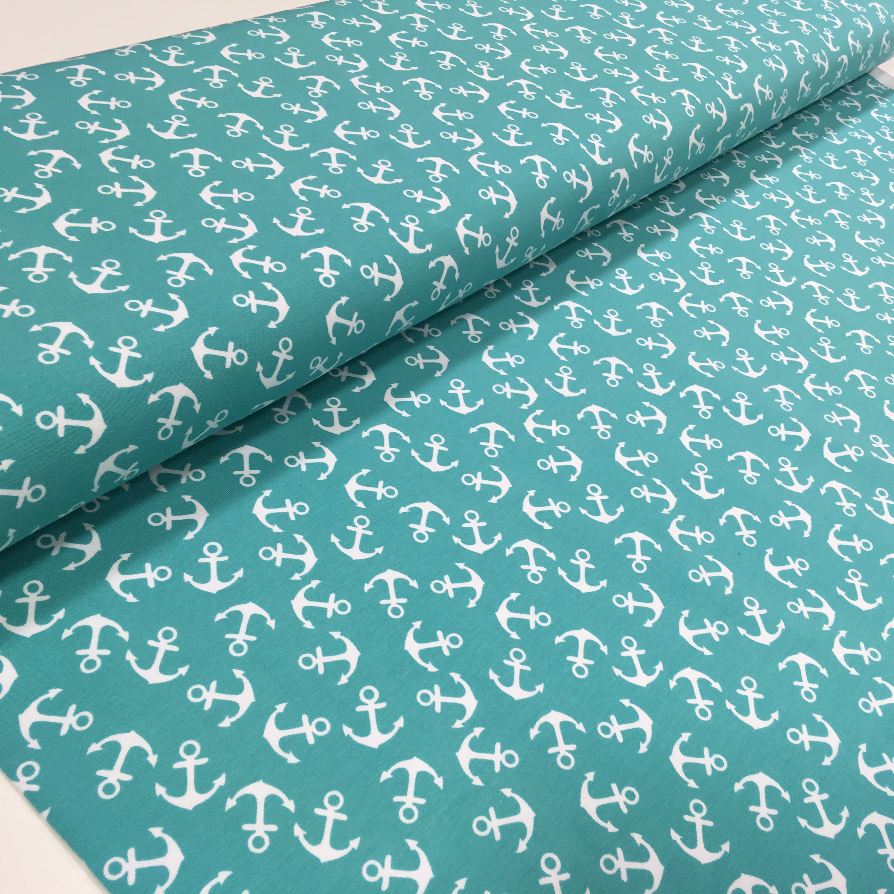 Valged ankrud mindil