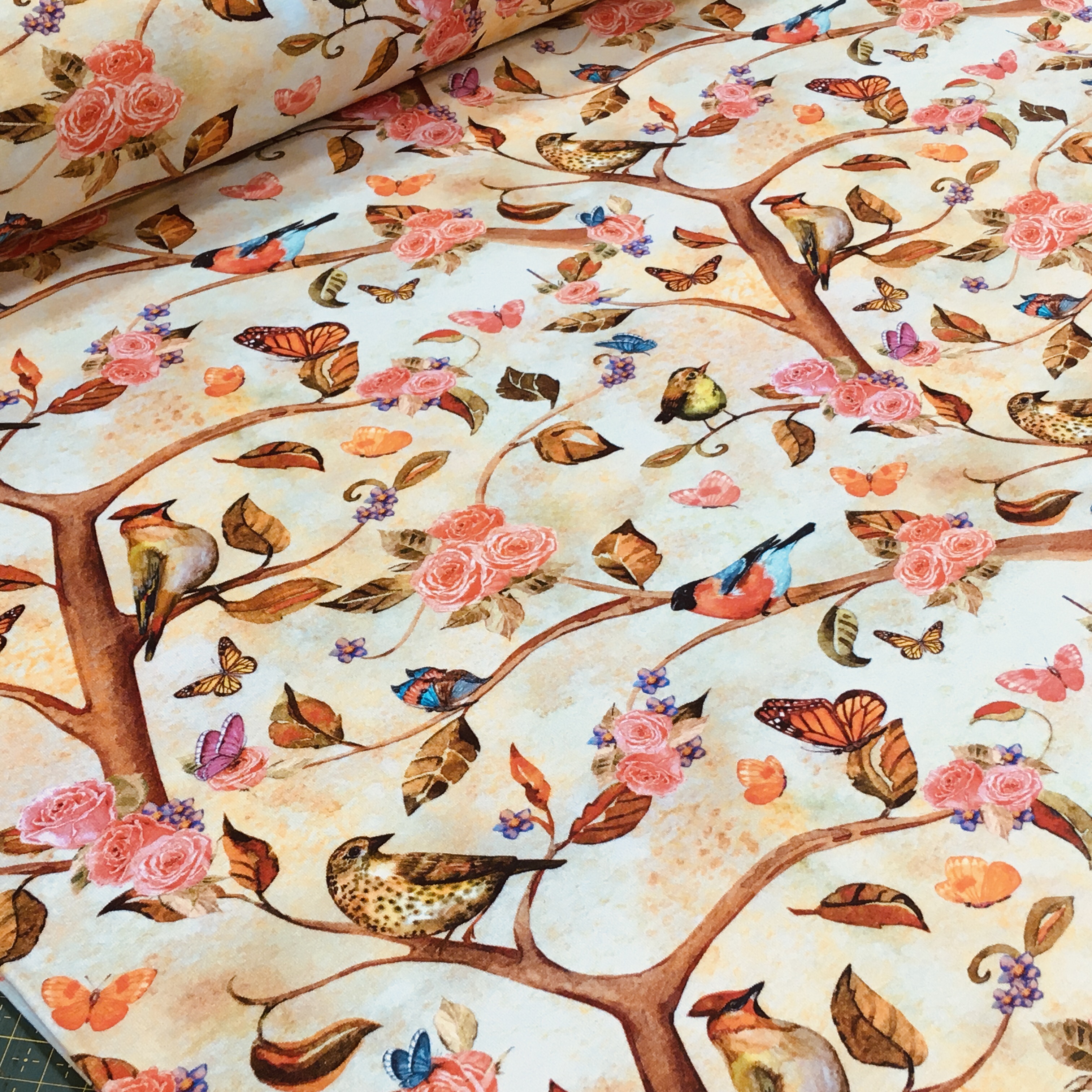 Trikotaaž Linnud ja liblikad roosipuul, digital print