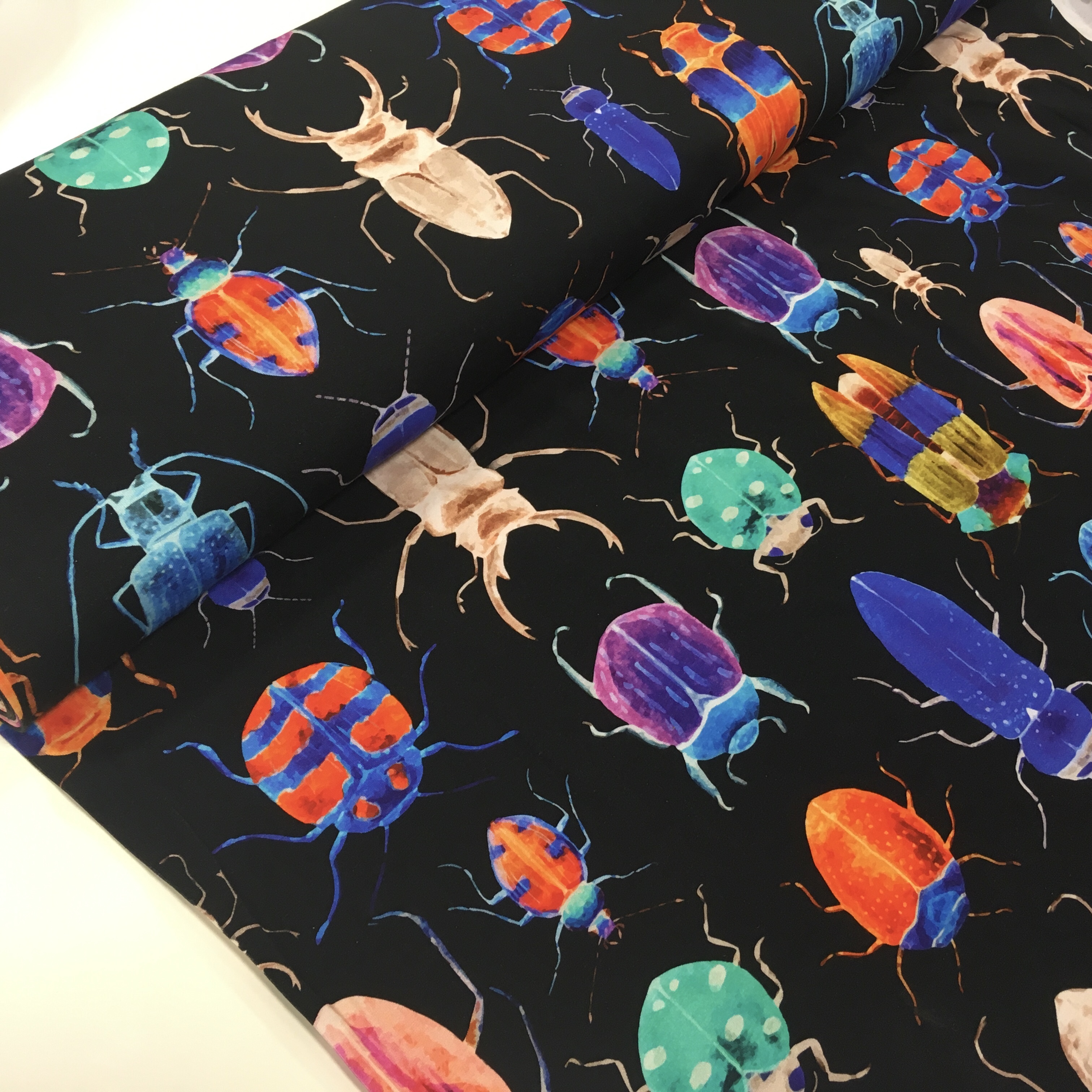 Trikotaaž Põrnikad mustal, digital print