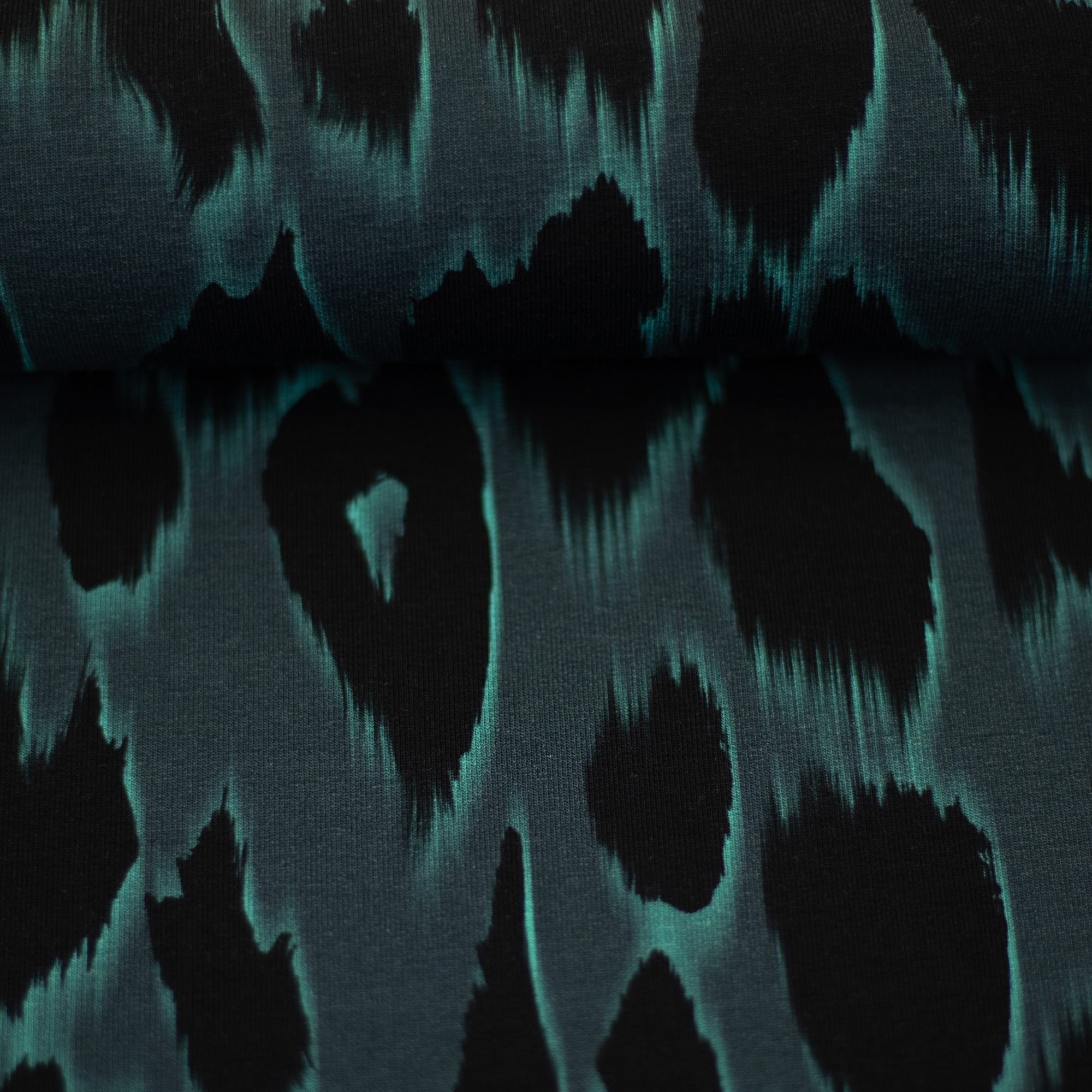 Modaaldressikangas Floating Leo by Thorsten Berger smaragd