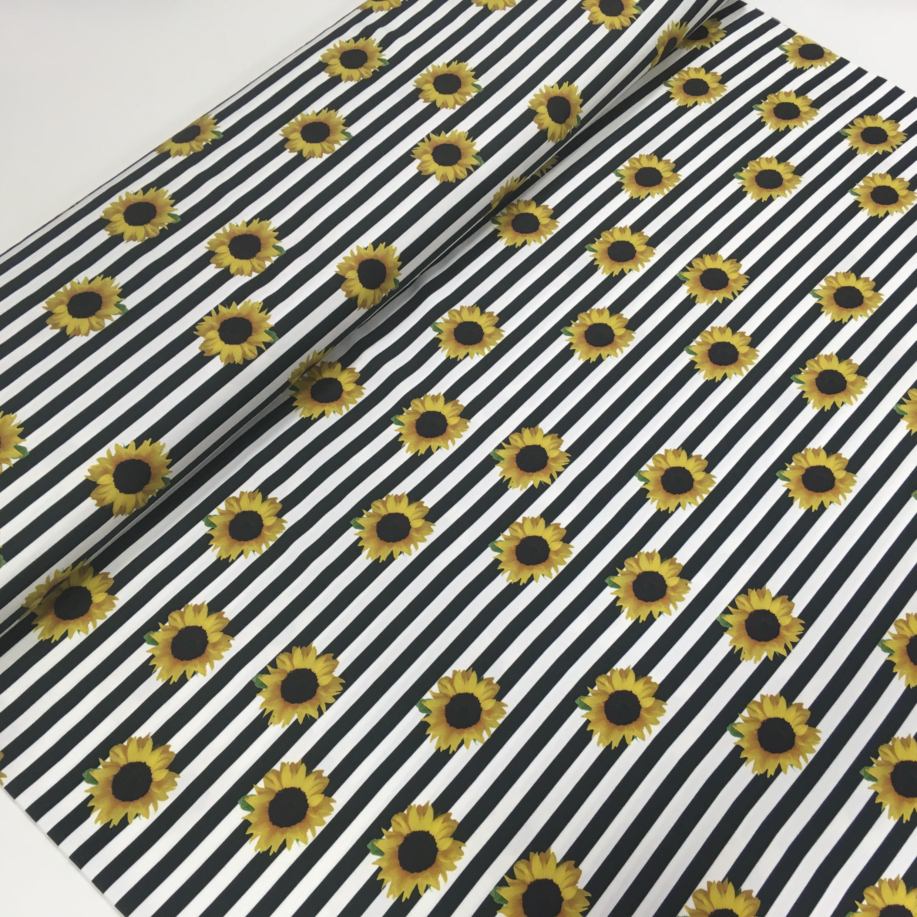 Trikotaaž Päevalilled triipudel, digital print