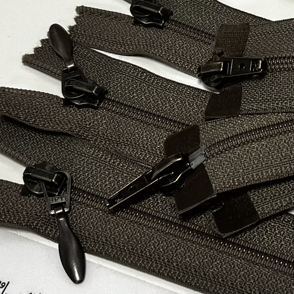 Spiraal tõmblukk 6 mm 2 kelku, helepruun