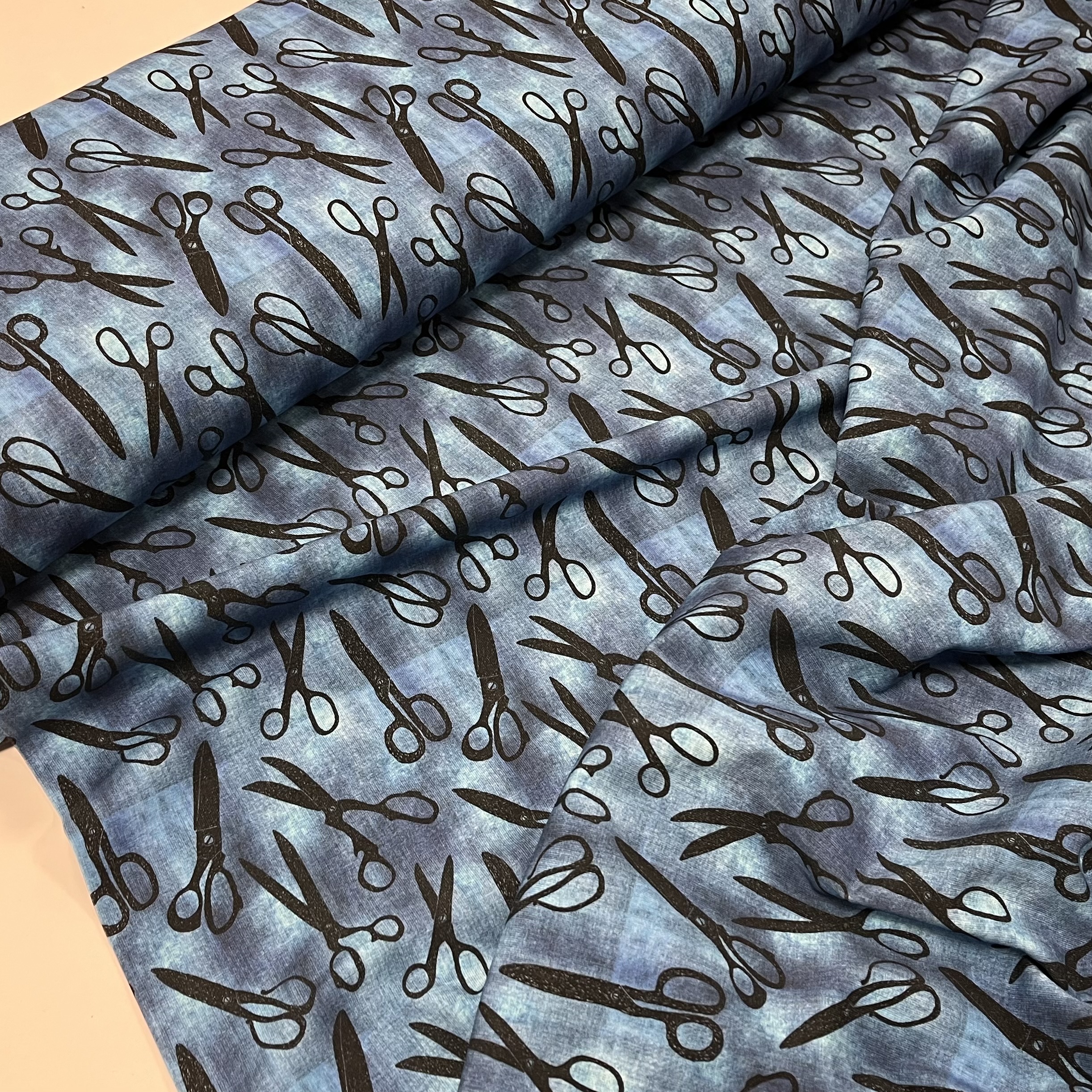 Trikotaaž käärid teksal