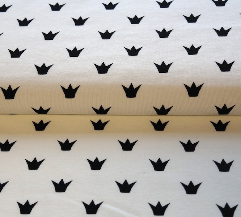 Mustad kroonid valgel