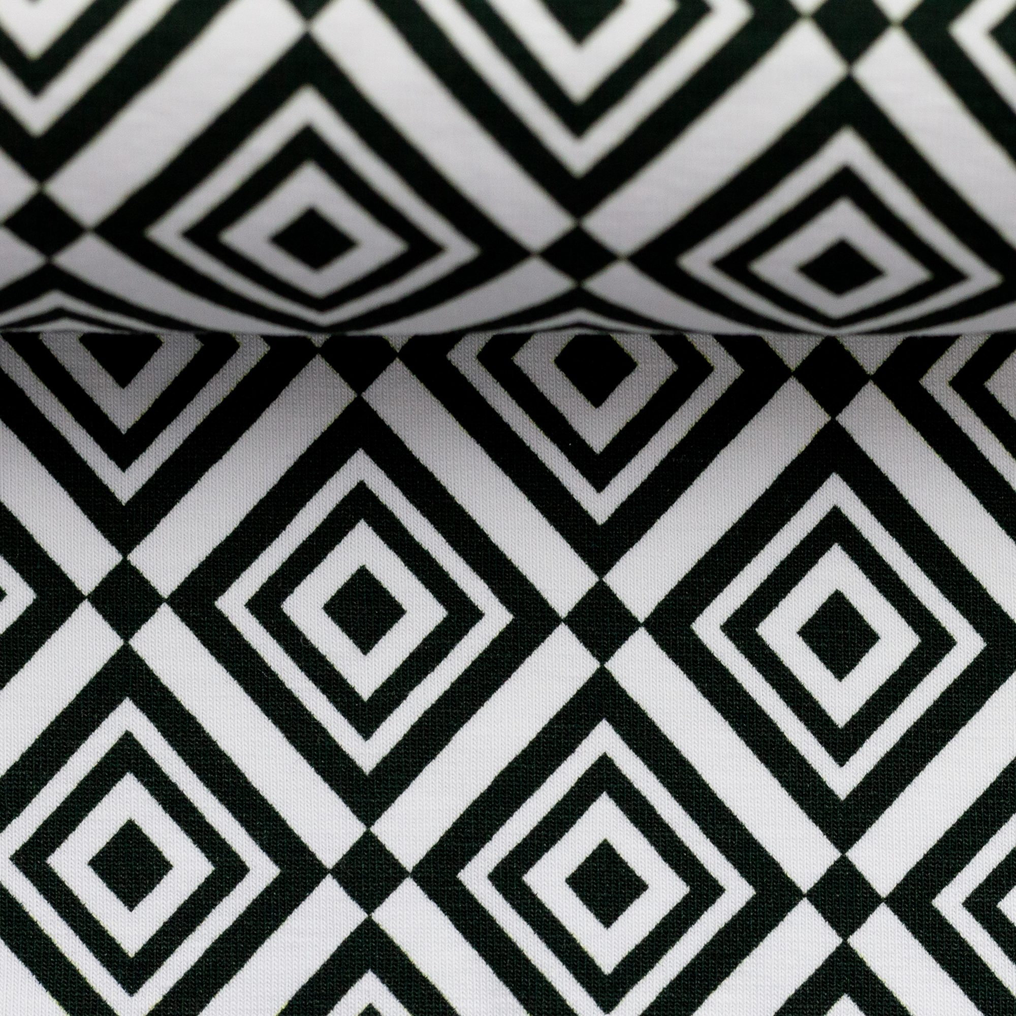 Geomeetriline must/valge