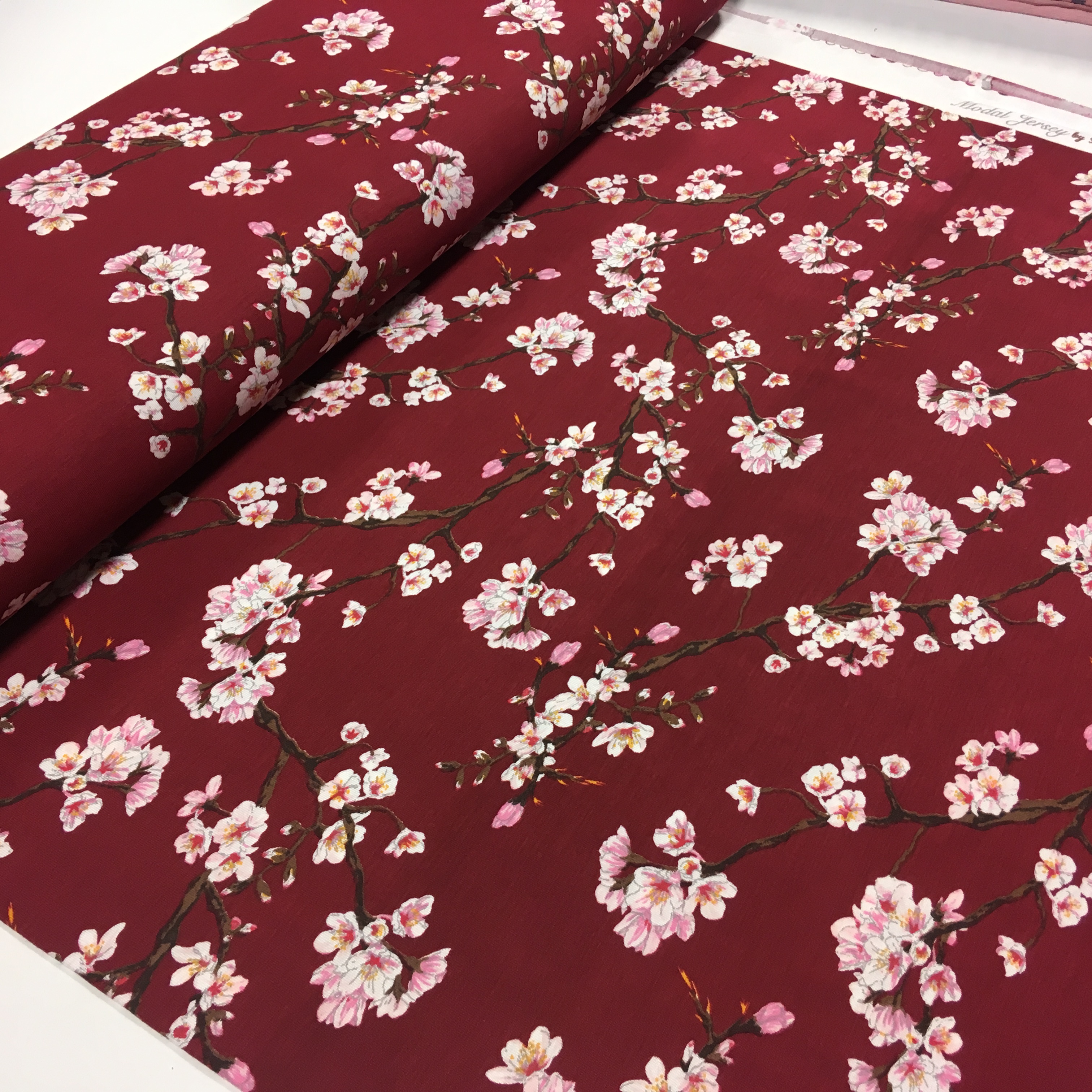 Modaaltrikotaaž kirsiõied tumepunane