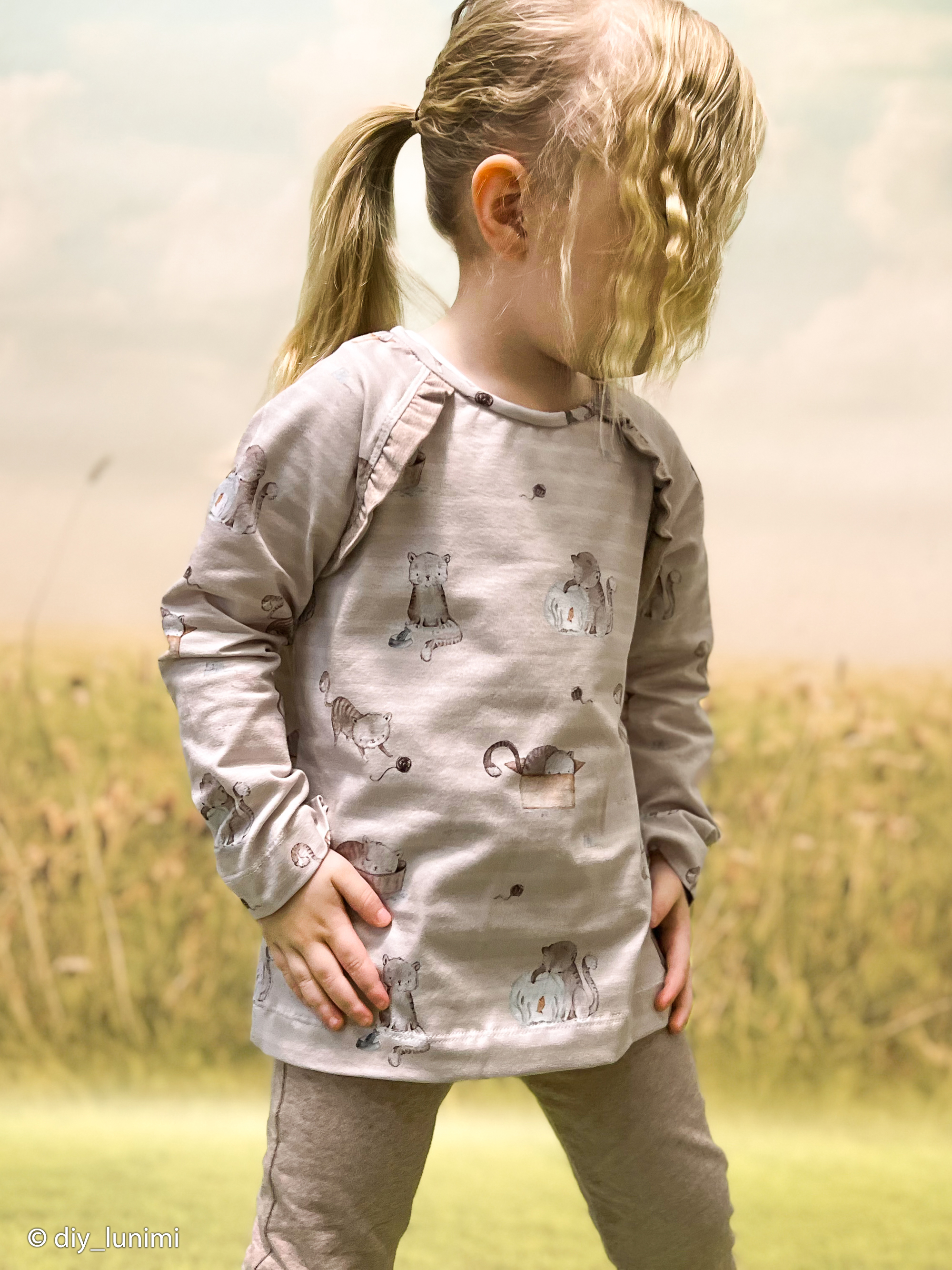 Trikotaaž Kiisud beež triip, digital print