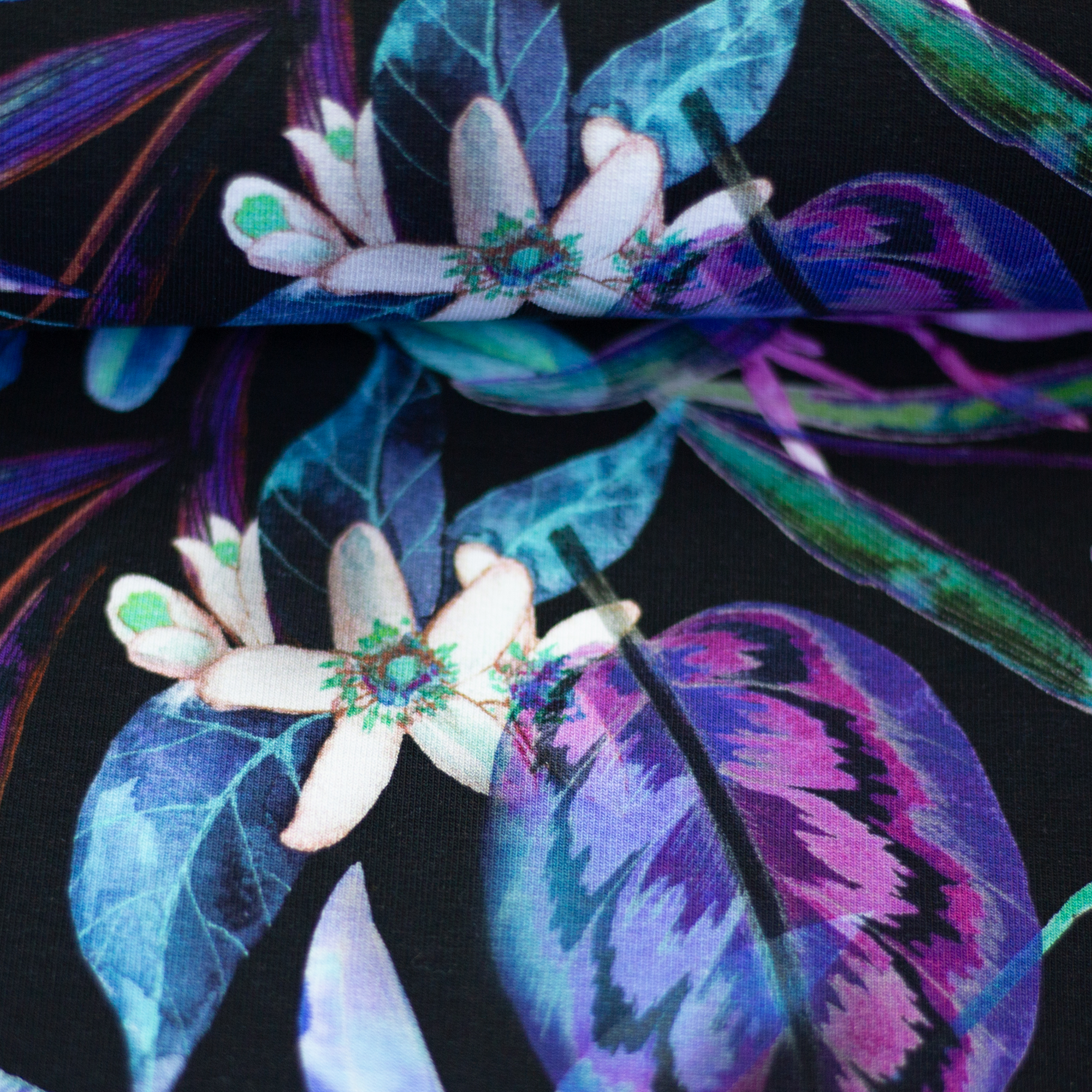 Modaaldressikangas Flowers tropical, black