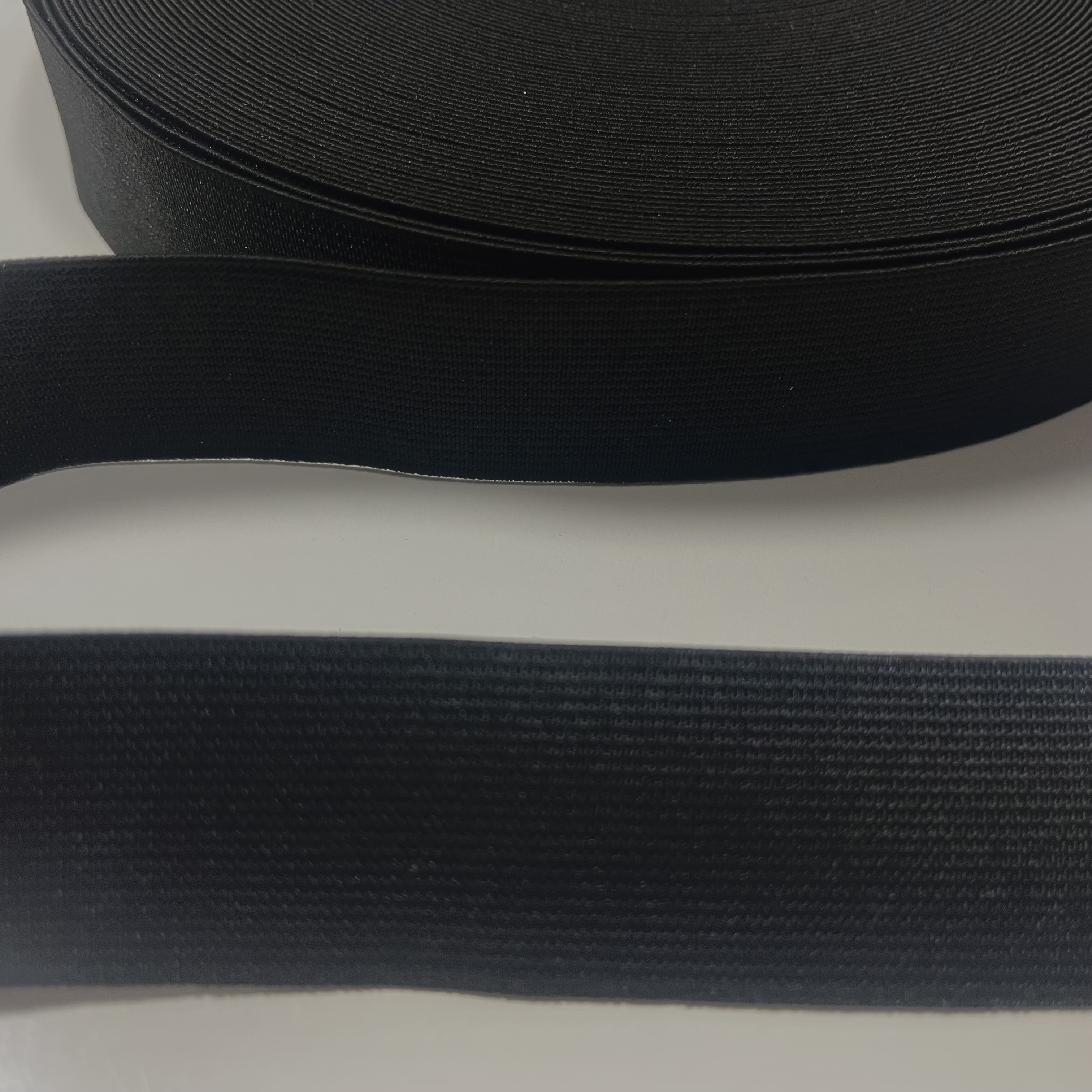 Kummipael 30 mm must 1m