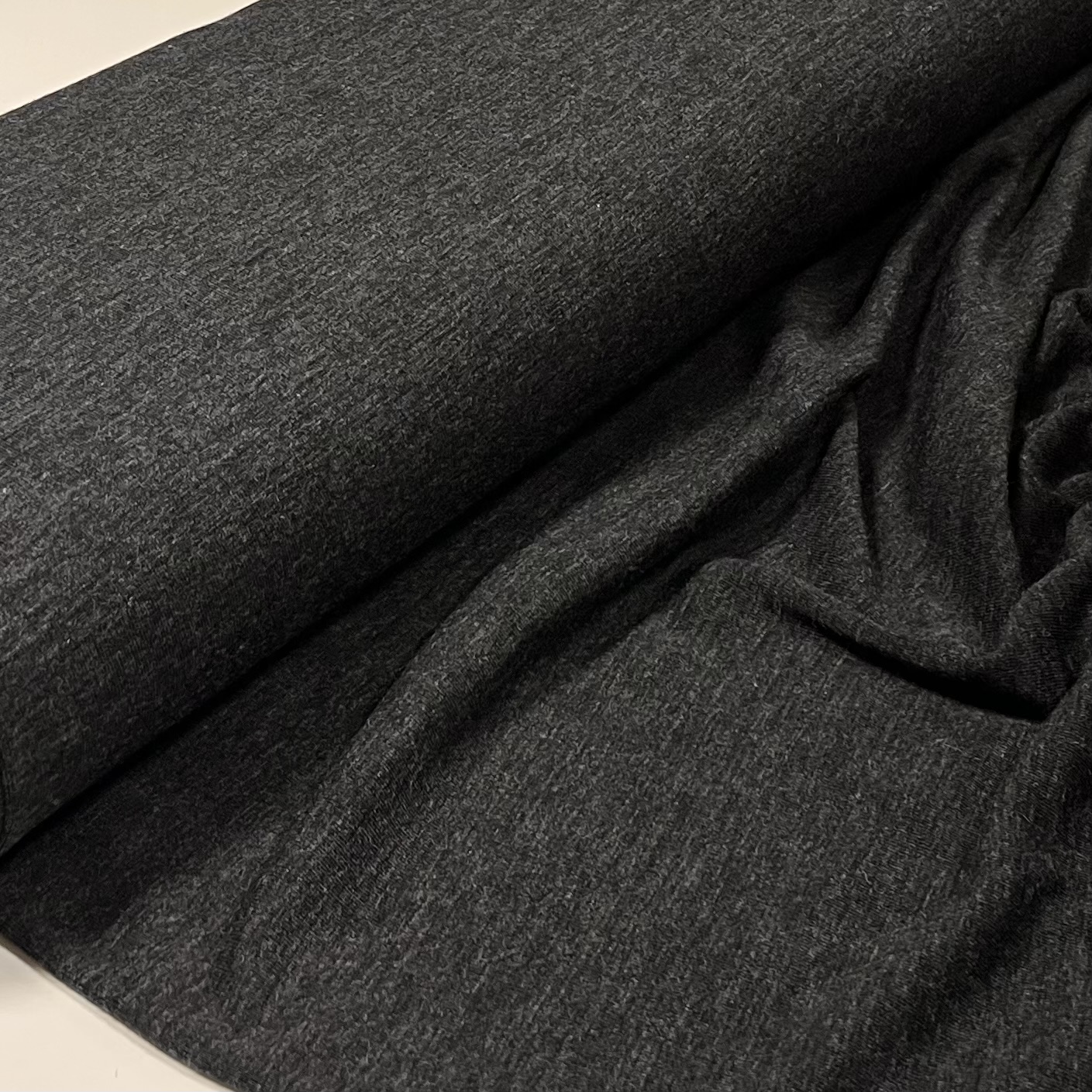 100% Meriinokangas, tumehall, soonikkoes, II sort